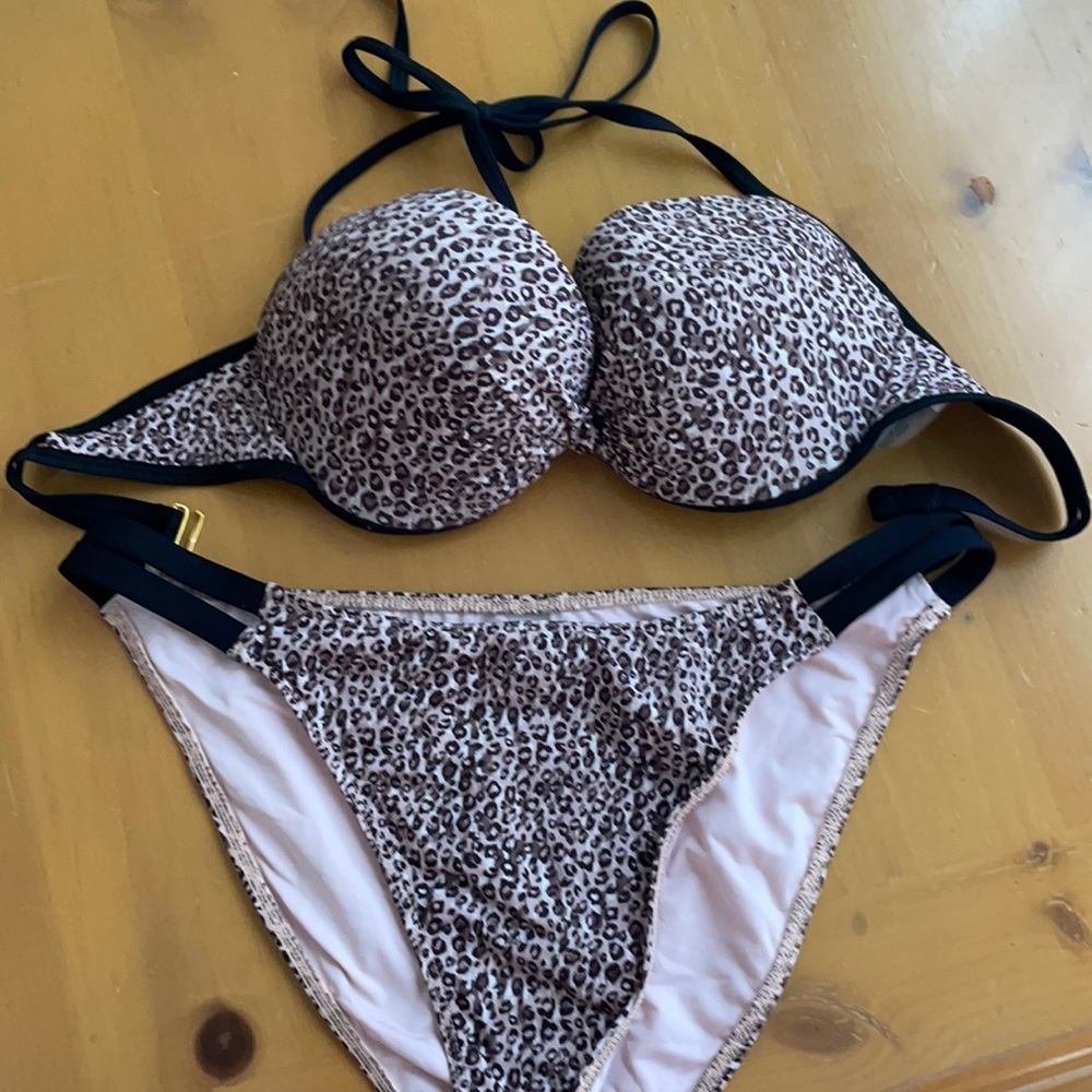 V.S cheetah 🐆 print Bikini 🐾
